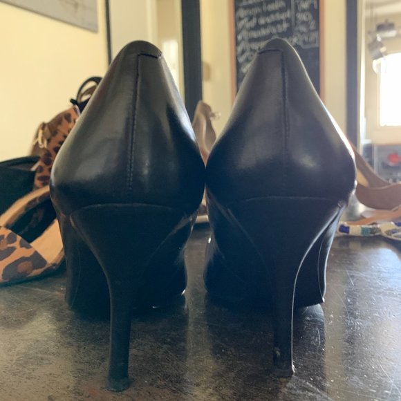 Guess Black Pumps - Picture 2 of 4